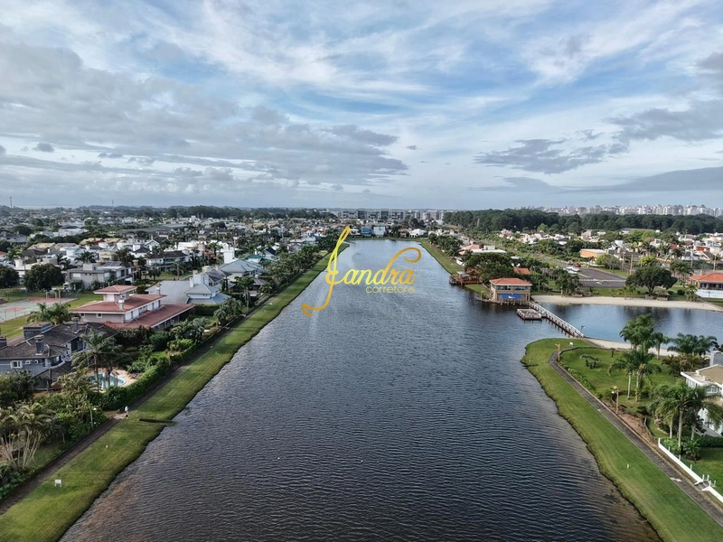 Excelente sobrado no condominio Lagos com Piscina e 04 suites: 3ª foto da galeria de imagens do imóvel