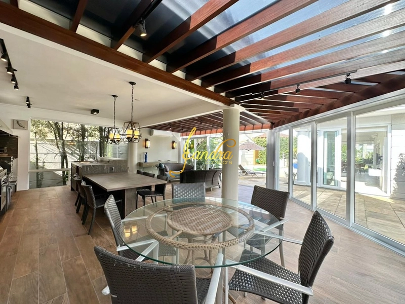 Excelente sobrado no condominio Lagos com Piscina e 04 suites: 8ª foto da galeria de imagens do imóvel