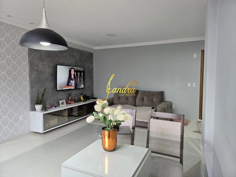 Apartamento 02 dormitórios com suíte, perto do mar