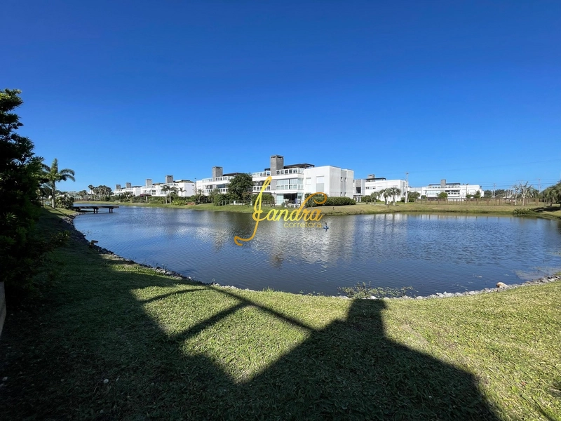 Apartamento beira lago, mobilaido e decorado