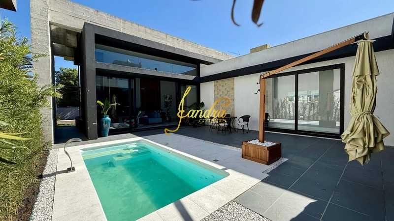 Casa térrea em 100X no condomínio fechado