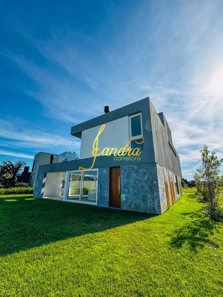 Sobrado com piscina, 05 suítes: 21ª foto da galeria de imagens do imóvel