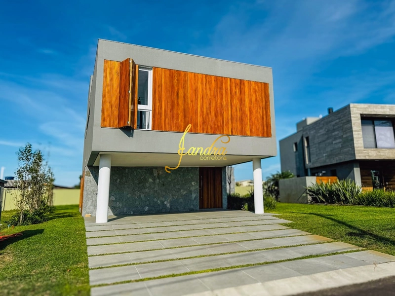 Sobrado com piscina, 05 suítes