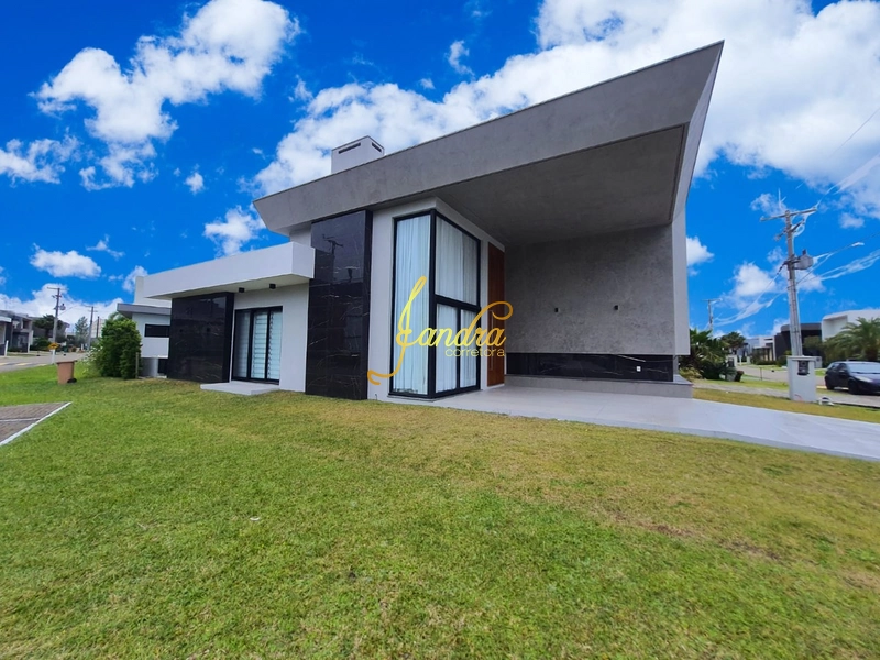 Casa térrea 03 suítes e área construída de 163m2 mobiliada e decorada