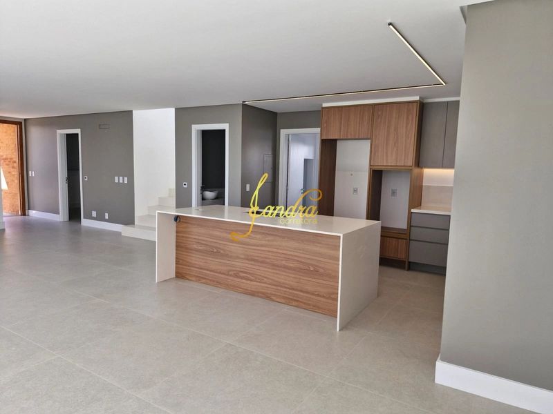 Sobrado novo, com 04 suítes uma sendo térrea e piscina: 7ª foto da galeria de imagens do imóvel