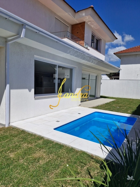 Sobrado novo, com 04 suítes uma sendo térrea e piscina: 3ª foto da galeria de imagens do imóvel