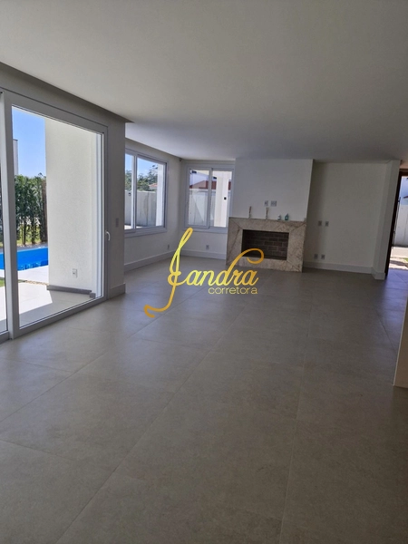 Sobrado novo, com 04 suítes uma sendo térrea e piscina: 11ª foto da galeria de imagens do imóvel