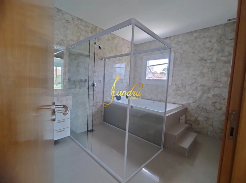 Casa térrea com 500m2 de área construída com SETE suítes: 4ª foto da galeria de imagens do imóvel