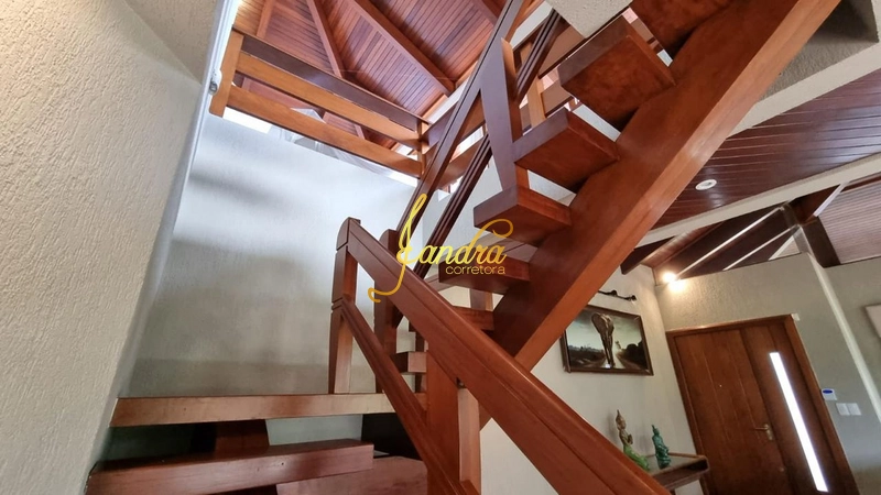 Sobrado espaçoso com 05 dormitórios sendo 02 suítes: 28ª foto da galeria de imagens do imóvel