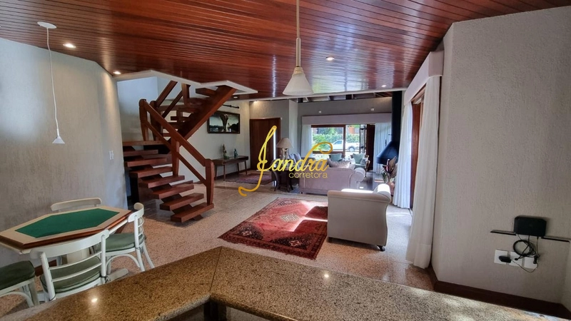 Sobrado espaçoso com 05 dormitórios sendo 02 suítes: 13ª foto da galeria de imagens do imóvel