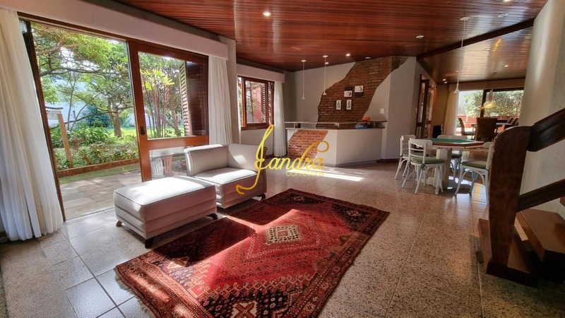 Sobrado espaçoso com 05 dormitórios sendo 02 suítes: 10ª foto da galeria de imagens do imóvel