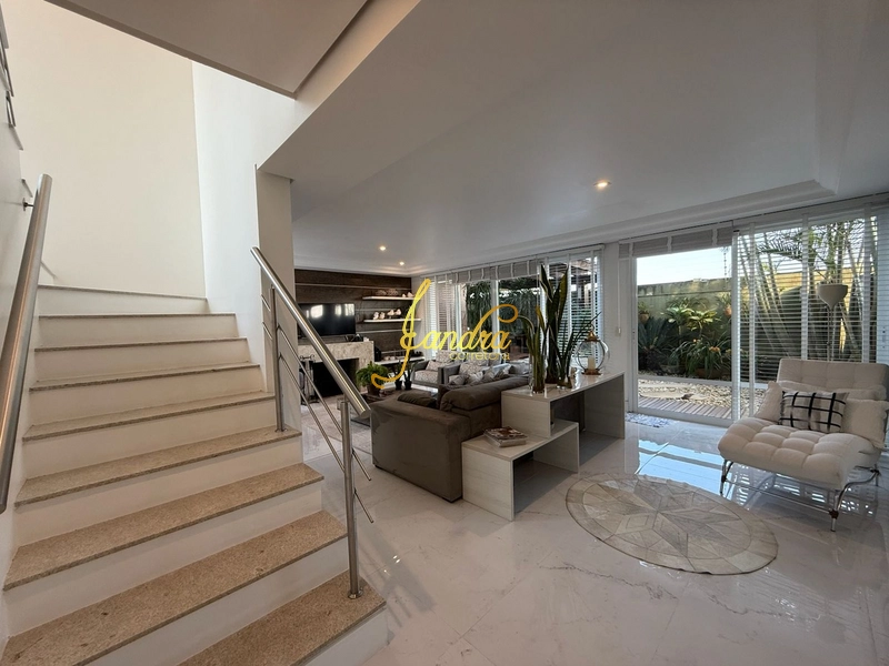 Sobrado mobiliado e decorado com piscina: 5ª foto da galeria de imagens do imóvel