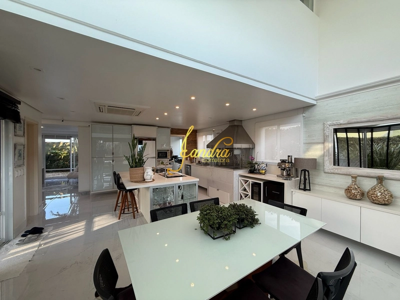 Sobrado mobiliado e decorado com piscina: 9ª foto da galeria de imagens do imóvel