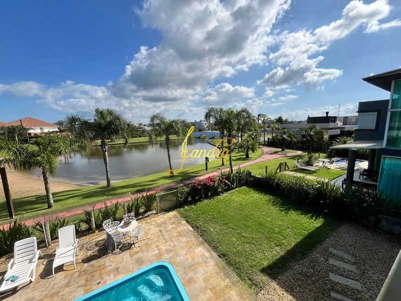 Sobrado Beira Lago, com 04 suites e piscina aquecida