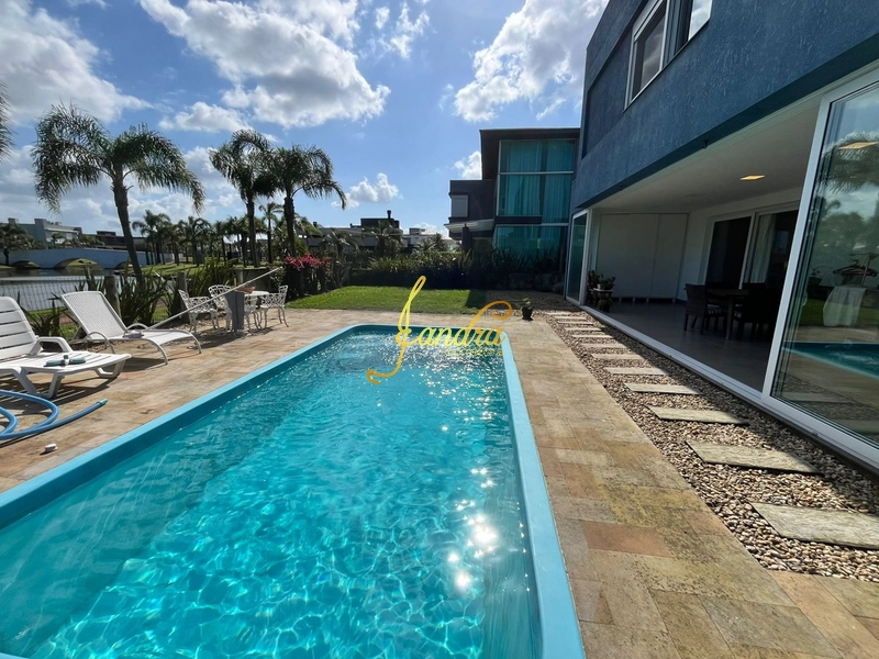 Sobrado Beira Lago, com 04 suites e piscina aquecida: 31ª foto da galeria de imagens do imóvel
