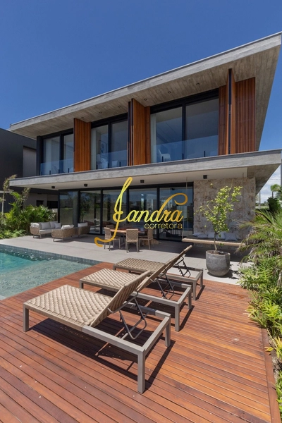 Sobrado beira Lago, mobiliado e decorado com 06 suítes: 3ª foto da galeria de imagens do imóvel