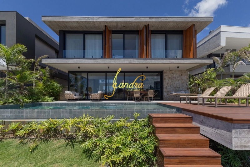 Sobrado beira Lago, mobiliado e decorado com 06 suítes