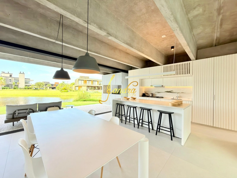 Sobrado Beira lago, com 244m2: 17ª foto da galeria de imagens do imóvel