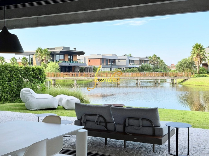 Sobrado Beira lago, com 244m2
