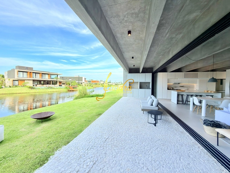 Sobrado Beira lago, com 244m2: 3ª foto da galeria de imagens do imóvel