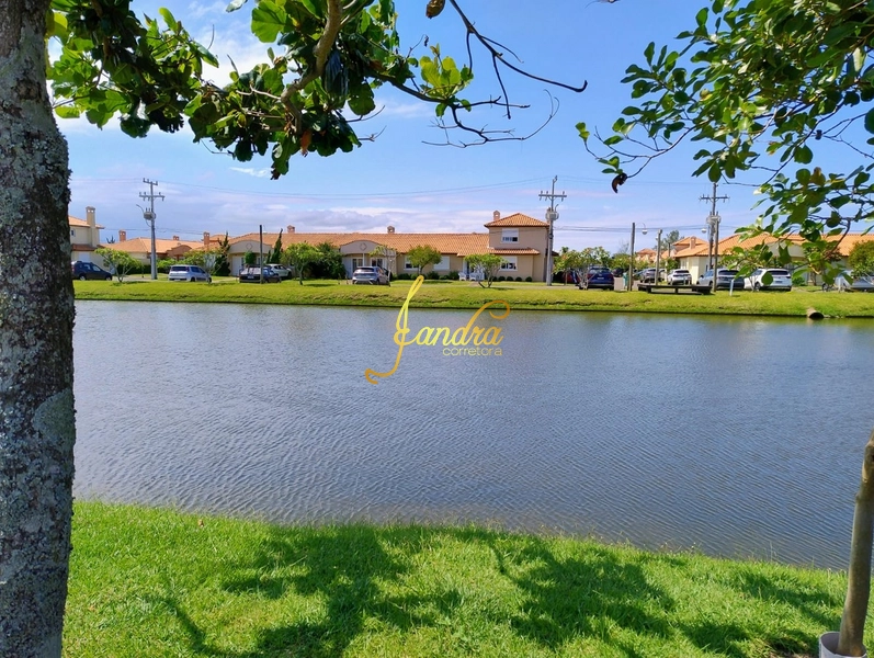 Casa térrea com 97m² no Casa Hermosa