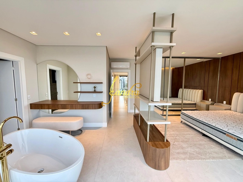 Sobrado beira lago, com piscina aquecida: 34ª foto da galeria de imagens do imóvel