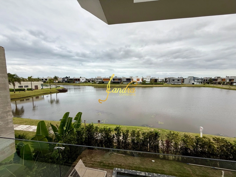Sobrado beira lago, com piscina aquecida: 35ª foto da galeria de imagens do imóvel