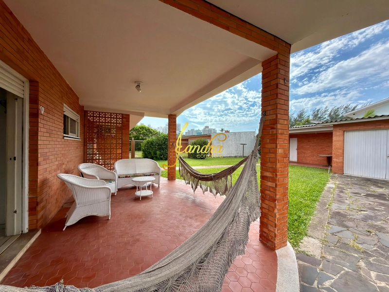 Casa perto do mar e do centrinho de Atlântida,  com dois lotes: 14ª foto da galeria de imagens do imóvel