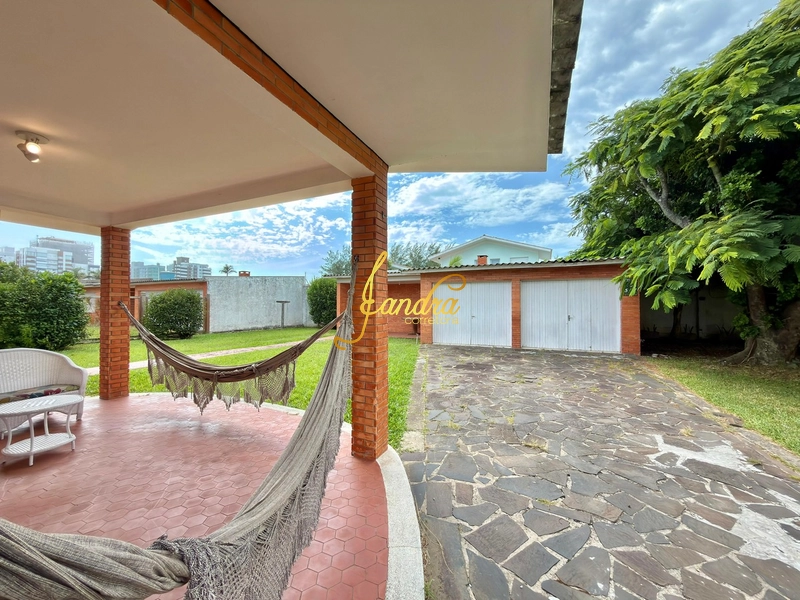 Casa perto do mar e do centrinho de Atlântida,  com dois lotes: 12ª foto da galeria de imagens do imóvel