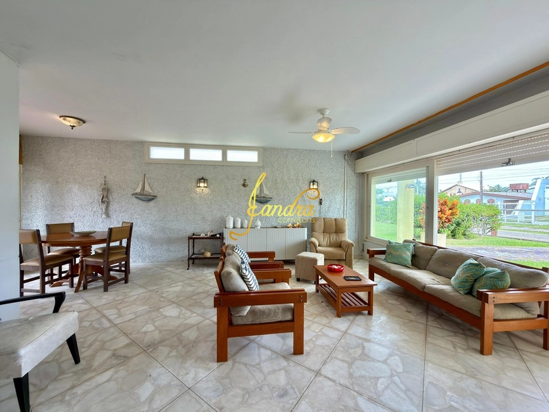 Casa perto do mar e do centrinho de Atlântida,  com dois lotes: 21ª foto da galeria de imagens do imóvel