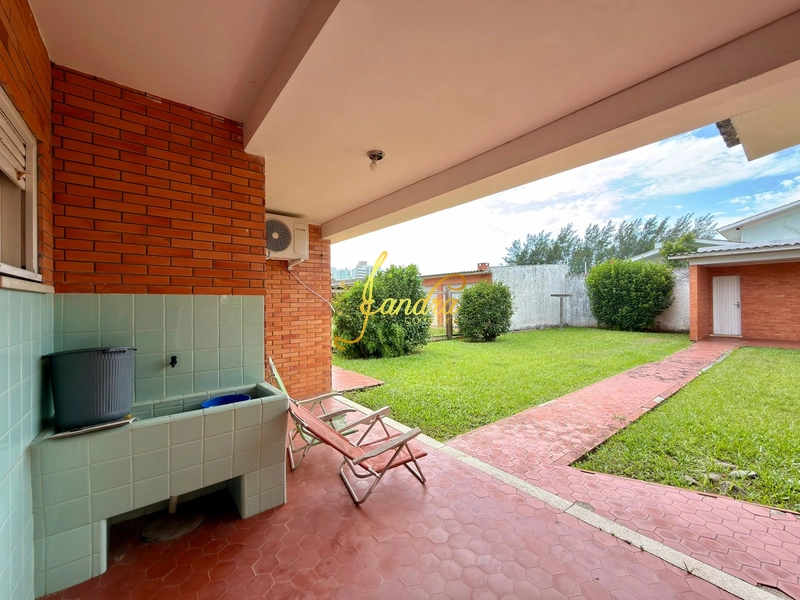 Casa perto do mar e do centrinho de Atlântida,  com dois lotes: 17ª foto da galeria de imagens do imóvel