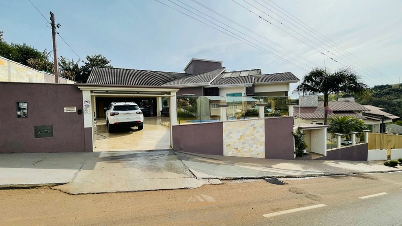 CASA COM PISCINA: 5ª foto da galeria de imagens do imóvel
