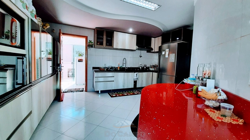 CASA COM PISCINA: 6ª foto da galeria de imagens do imóvel