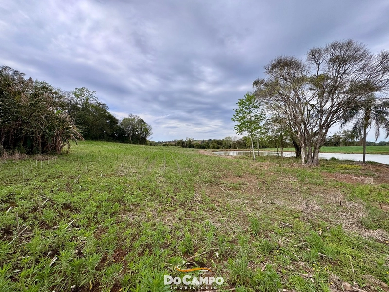 Chácara á Venda: 2ª foto da galeria de imagens do imóvel
