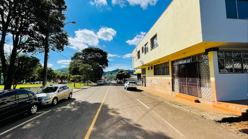 Prédio com 939 m² + Terreno de 1354 m² + Salas Comerciais: 5ª foto da galeria de imagens do imóvel