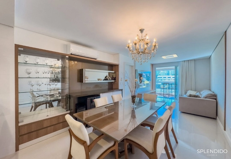 Apartamento no Edifício Amores da Brava na Praia Brava: 3ª foto da galeria de imagens do imóvel