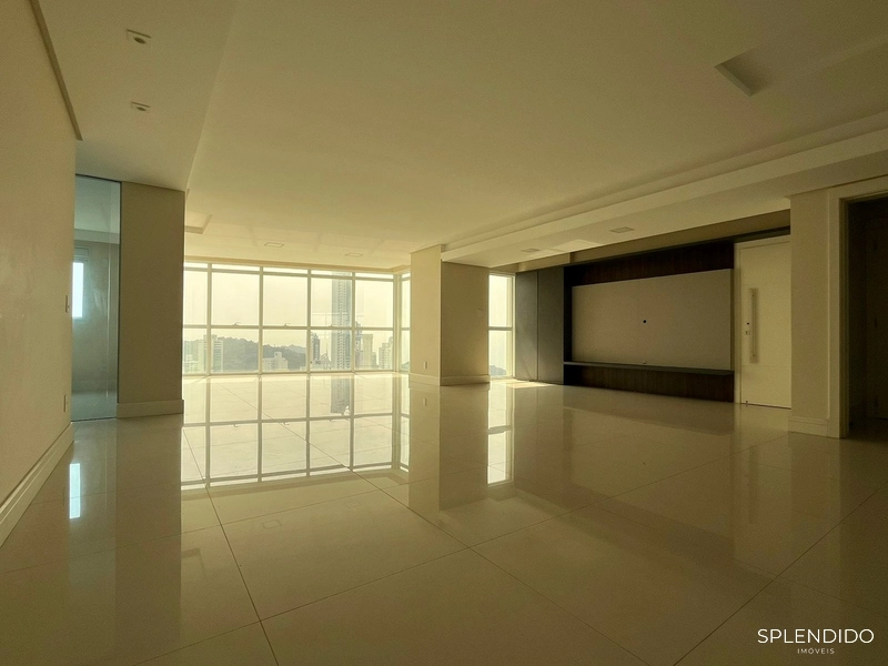 Apartamento no Edifício Alameda Jardins em Balneário Camboriú: 3ª foto da galeria de imagens do imóvel