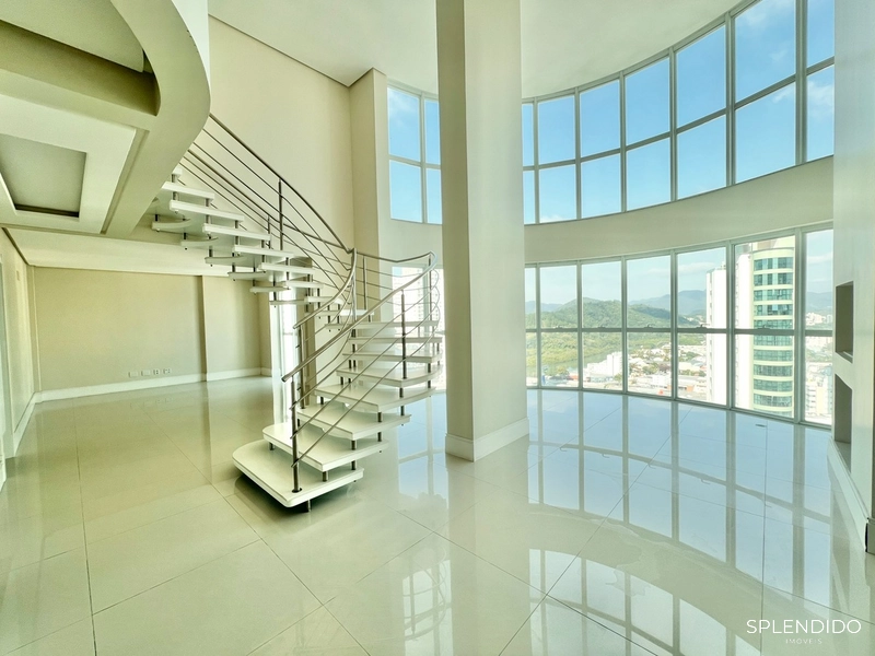 Apartamento Duplex no Edifício Le Majestic em Balneário Camboriú: 1ª foto da galeria de imagens do imóvel