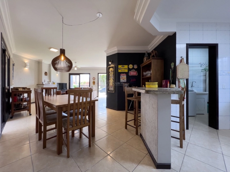 EXCELENTE CASA DE PRAIA PRÓXIMO AO MAR: 2ª foto da galeria de imagens do imóvel