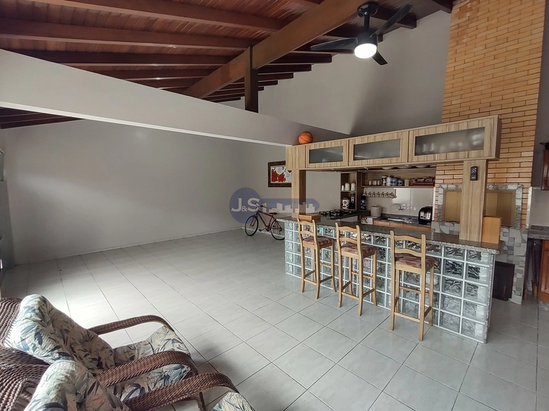 Excelente casa próxima ao mar: 2ª foto da galeria de imagens do imóvel