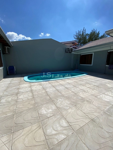 Casa com piscina próxima ao mar: 17ª foto da galeria de imagens do imóvel