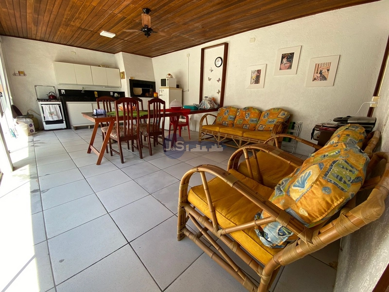 Casa com piscina próxima ao mar: 9ª foto da galeria de imagens do imóvel