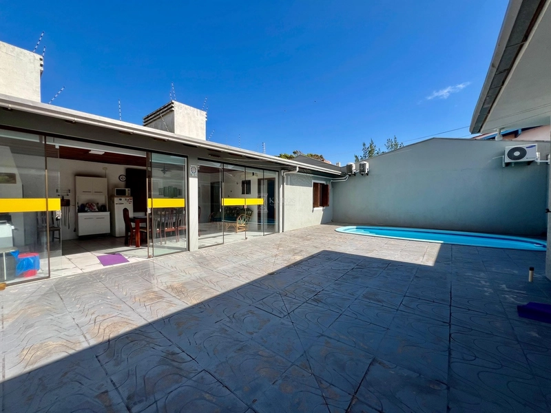 Casa com piscina próxima ao mar: 34ª foto da galeria de imagens do imóvel