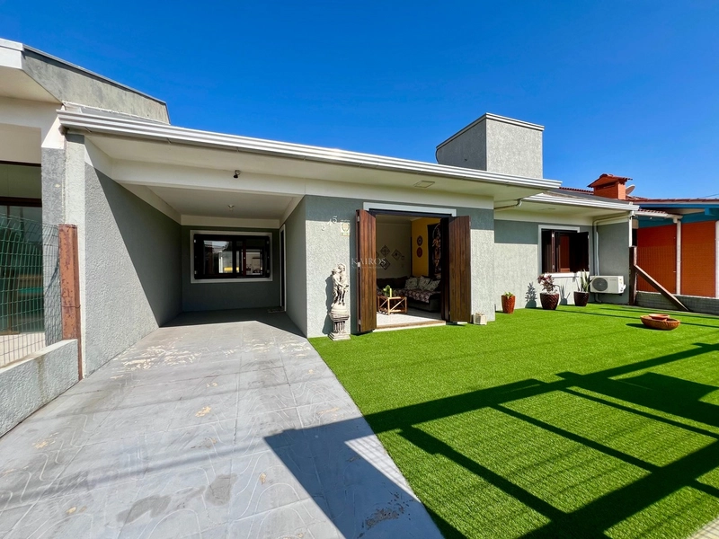 Casa com piscina próxima ao mar: 3ª foto da galeria de imagens do imóvel