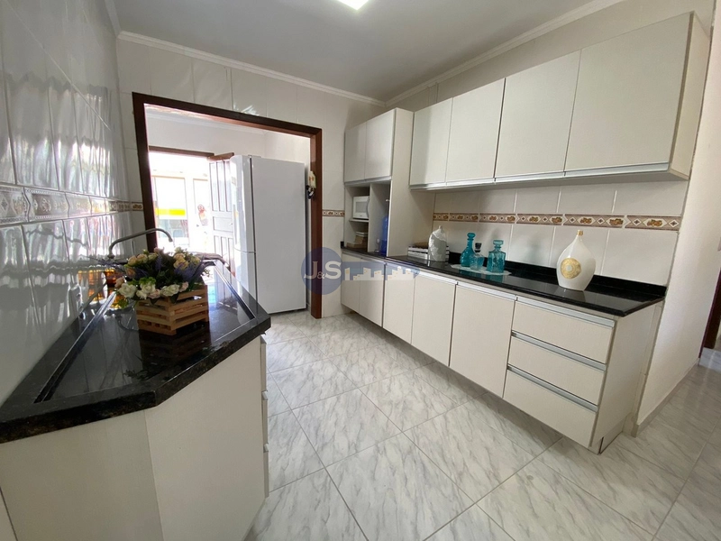 Casa com piscina próxima ao mar: 6ª foto da galeria de imagens do imóvel
