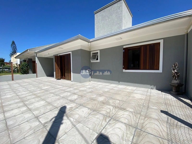 Casa com piscina próxima ao mar: 3ª foto da galeria de imagens do imóvel