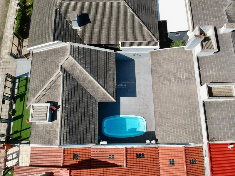 Casa com piscina próxima ao mar: 40ª foto da galeria de imagens do imóvel