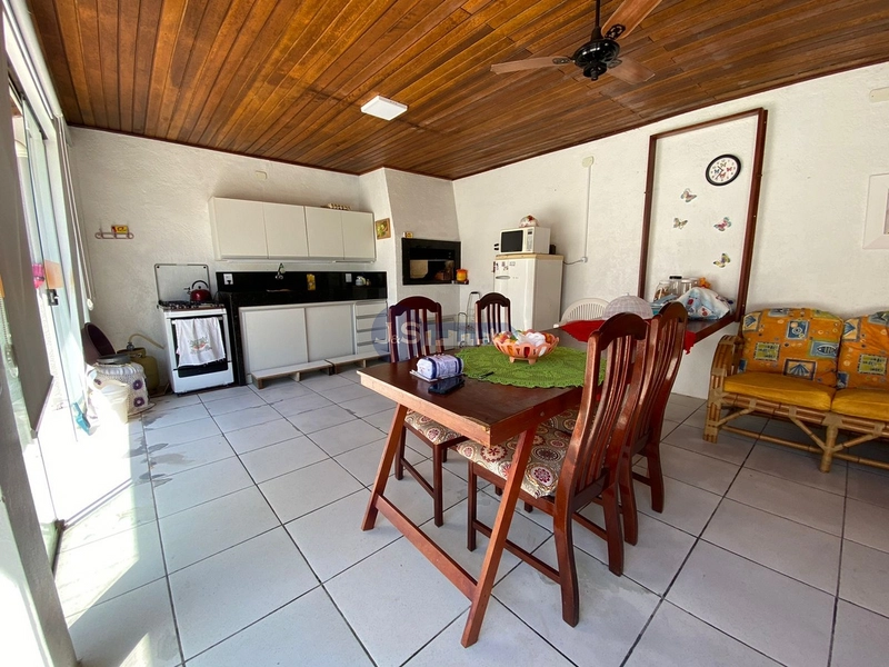 Casa com piscina próxima ao mar: 4ª foto da galeria de imagens do imóvel