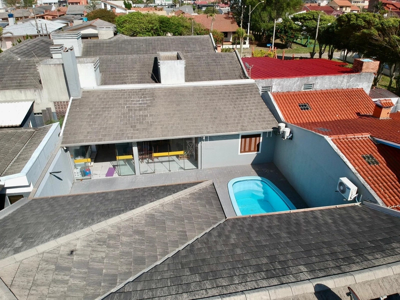 Casa com piscina próxima ao mar: 35ª foto da galeria de imagens do imóvel