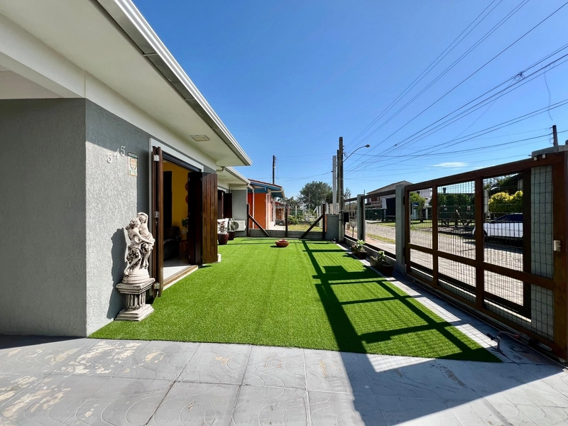 Casa com piscina próxima ao mar: 4ª foto da galeria de imagens do imóvel